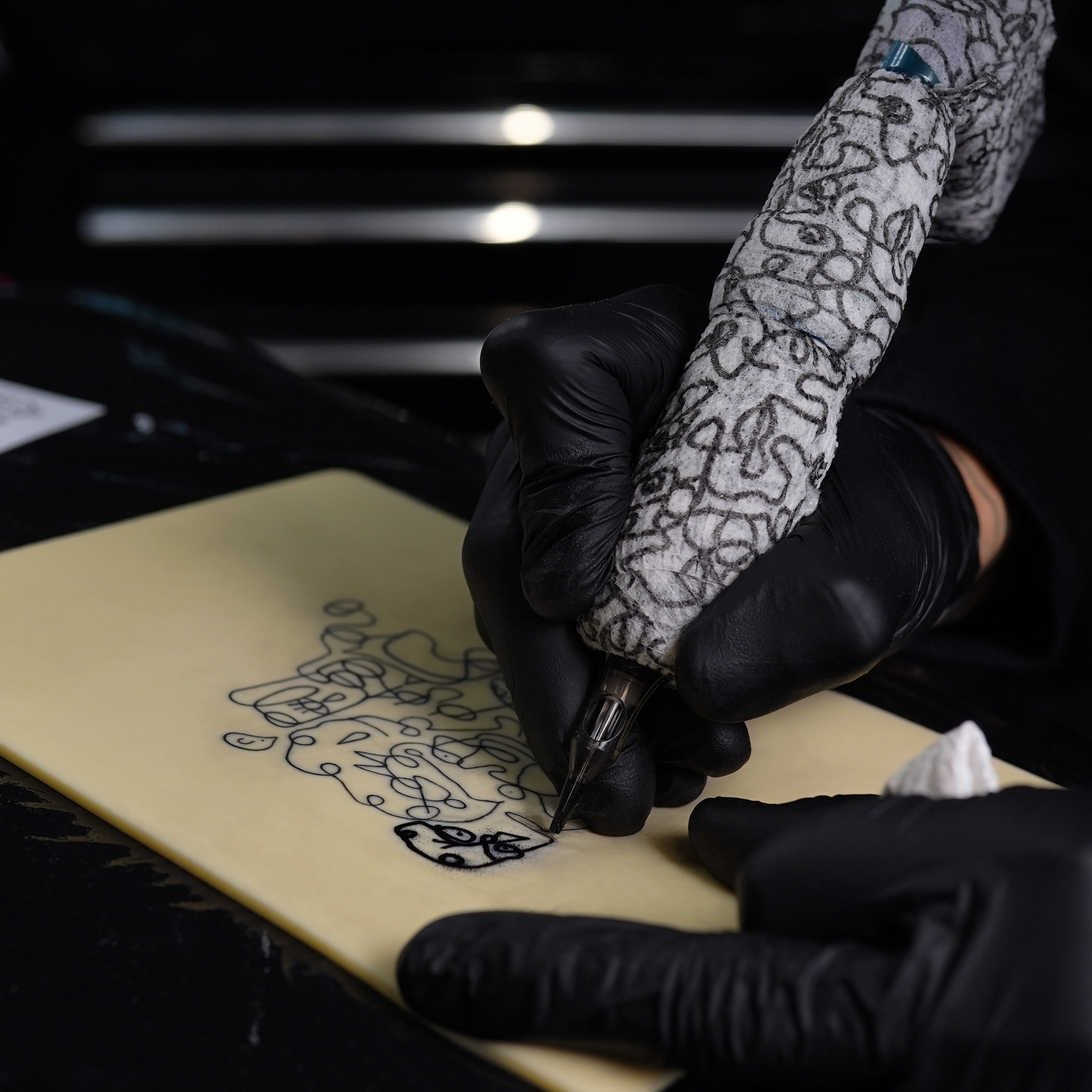 Gruba sztuczna skóra do nauki tatuowania